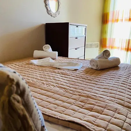 Fofo's Maizonette Apartman *