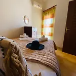 Fofo's Maizonette * スカラ・ポタミアス
